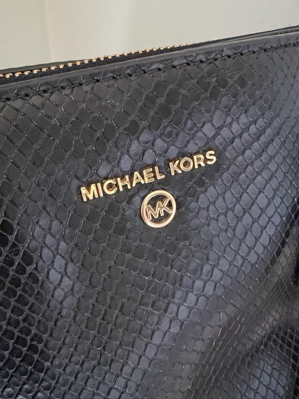 Michael Kors Large Elson Satchel - Picture 5 of 15